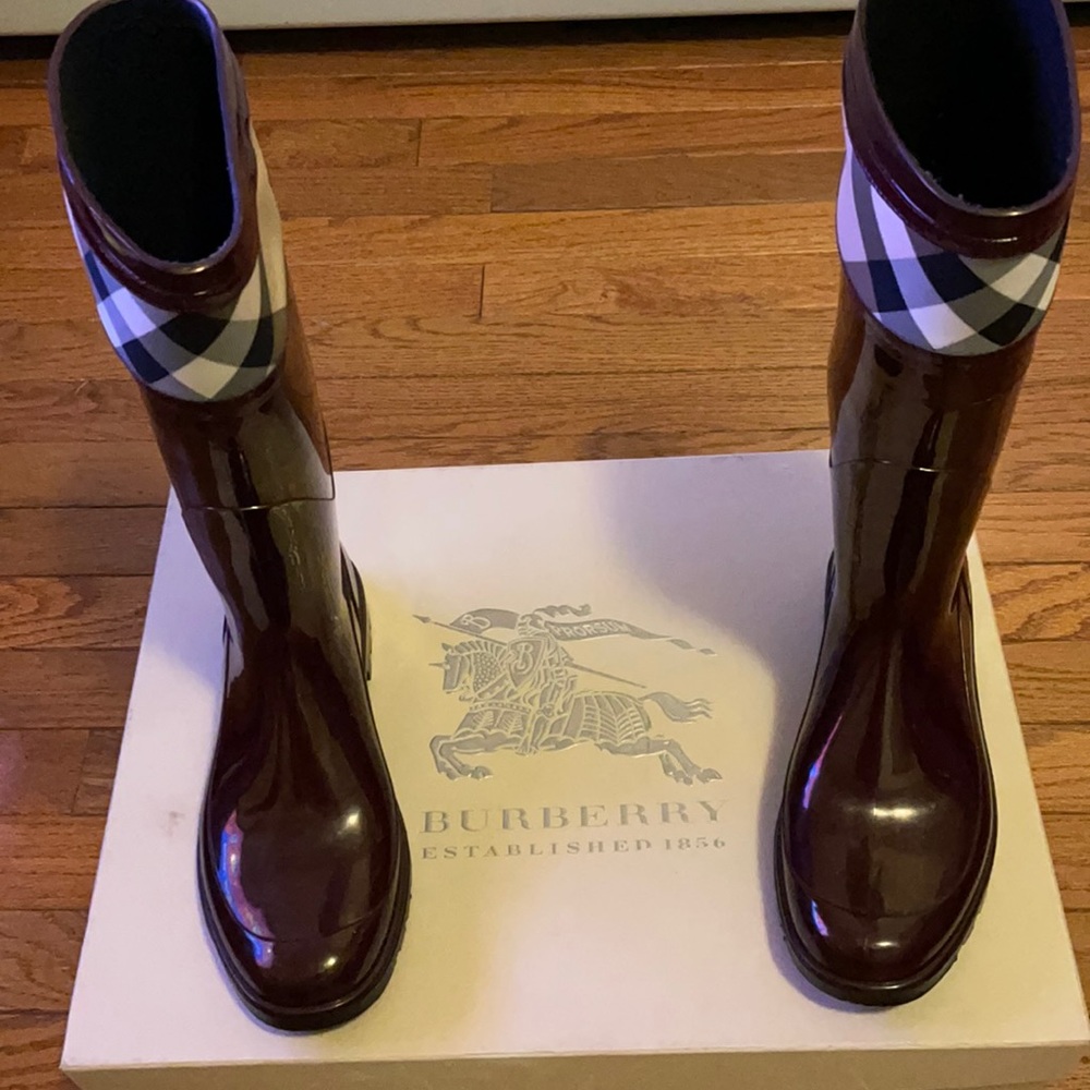 Ladies rain boots